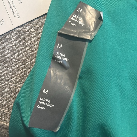 Sculpt High-rise Cropped Leggings - All In Motion - Picture 6 of 12